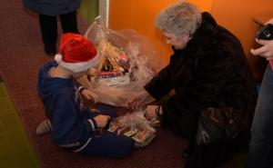  / Slatkiši i garderoba za mališane iz Dječijeg doma Bjelave, FOTO: Centar.ba